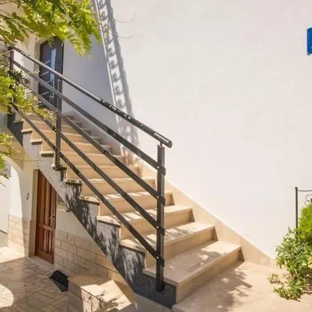 Mit Grossem Balkon Apartment *