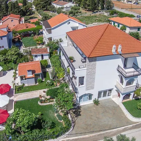 Mit Grossem Balkon Apartment *