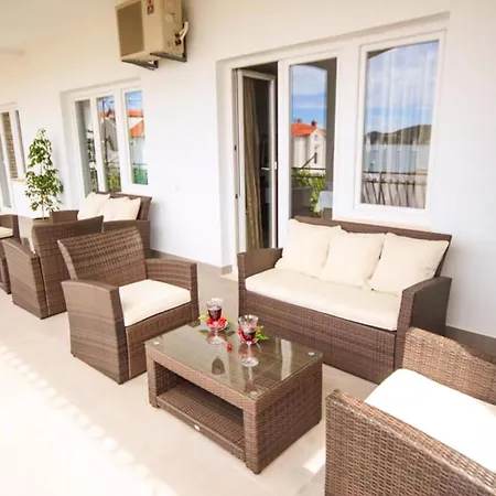 Mit Grossem Balkon Apartment *